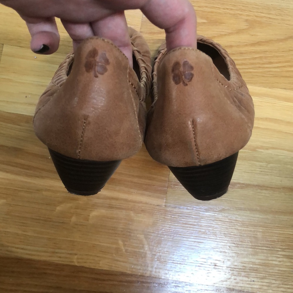 Lucky Brand tan women’s size 10 shoes small wedge super cute & comfy!